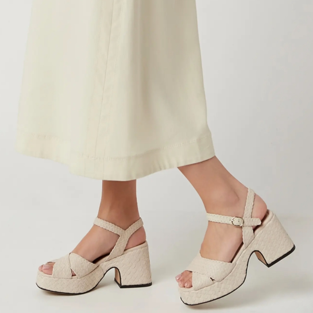 LA CANADIENNE Pico Ankle Strap Platform Sandal